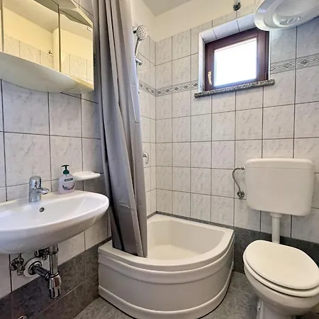 With Parking Space Silo, Krk - 18692 דירה *
